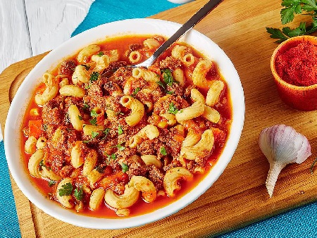 Бърза супа гулаш от говежда кайма, макарони и домати - снимка на рецептата